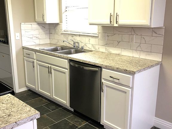 4th image of 1223 S Pepper Tree Ln