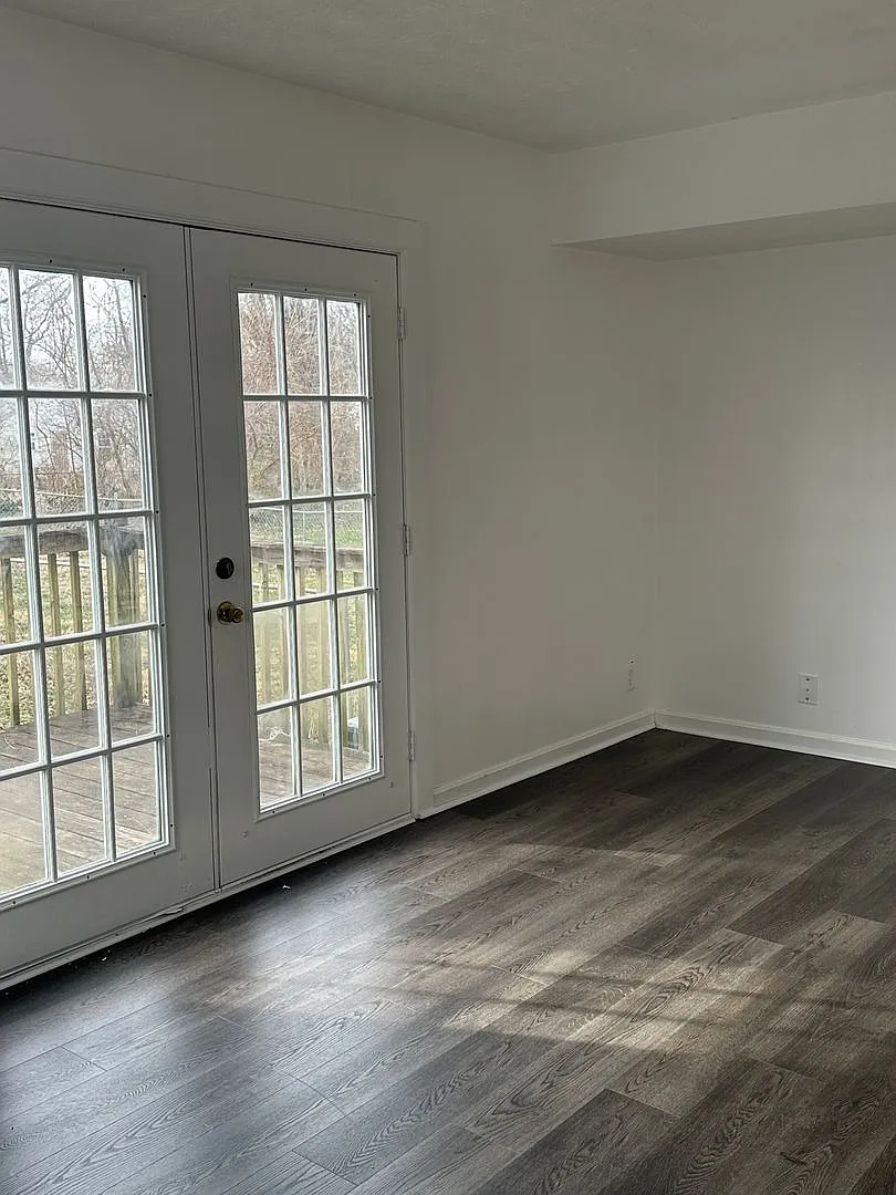 5 Bed / 1.5 Bath — Photo 3