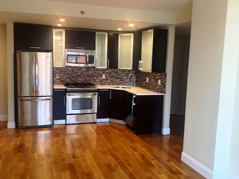 1st image of 384 Kings Hwy #5