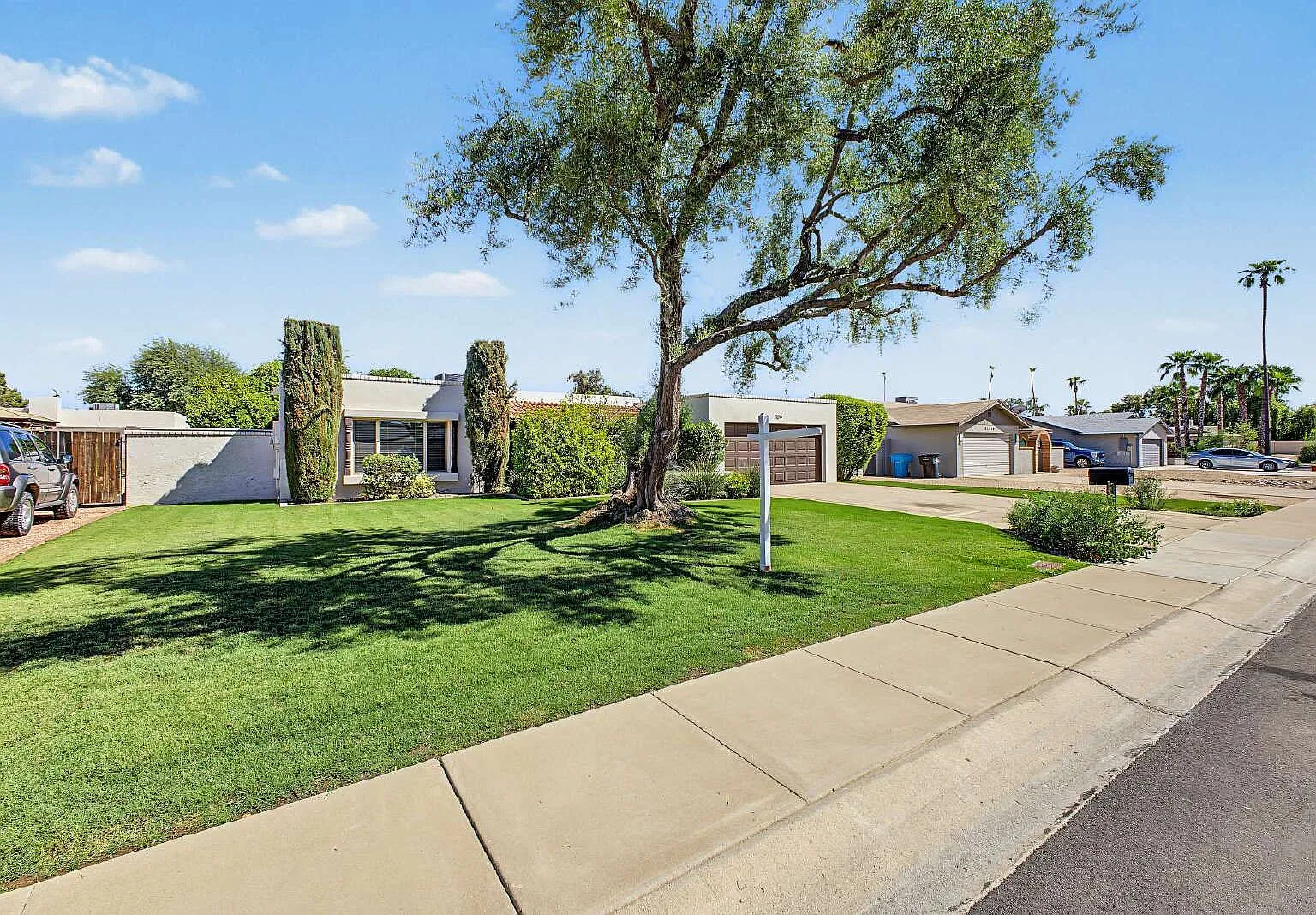 4 bed, 2.0 bath, 2059 sqft, $3,700 — Photo 3