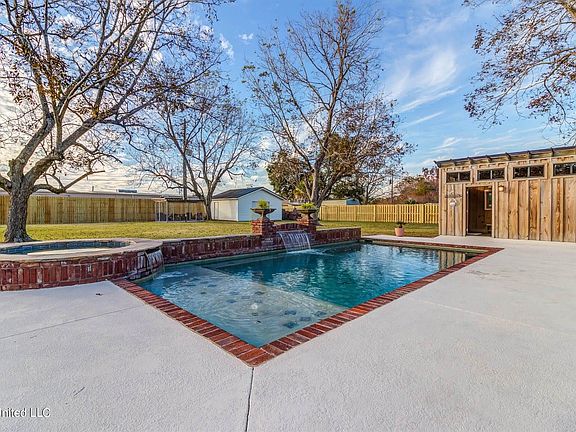 5th image of 5549 Pecan Haven Ln