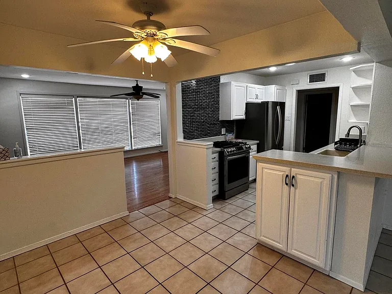 1516 Elmhurst Dr — Photo 17