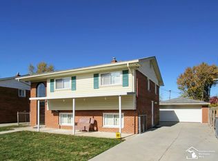 13934 Stoeflet St, Gibraltar, MI 48173