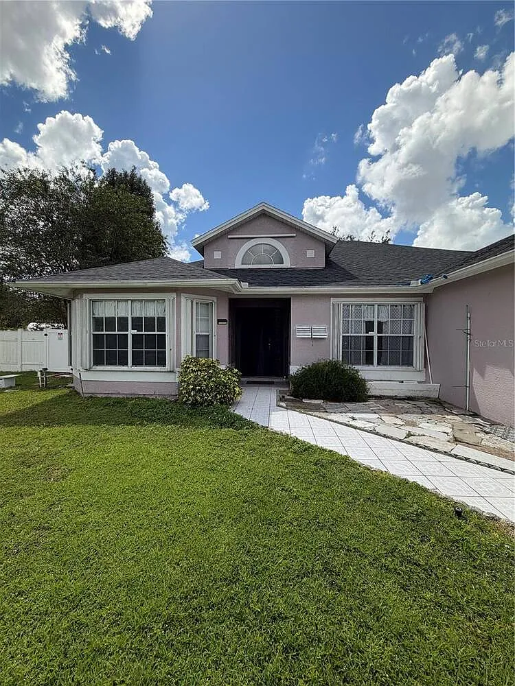 2 bed, 1.0 bath, 1760 sqft, $1,800 — Photo 1