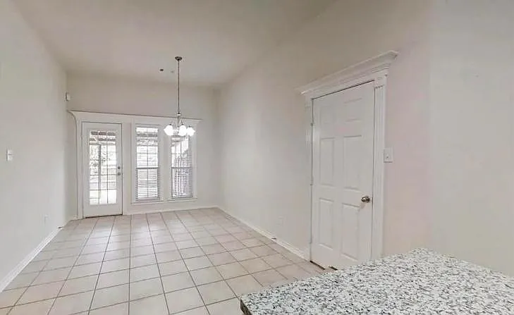 4214 Alexandria Ave — Photo 10