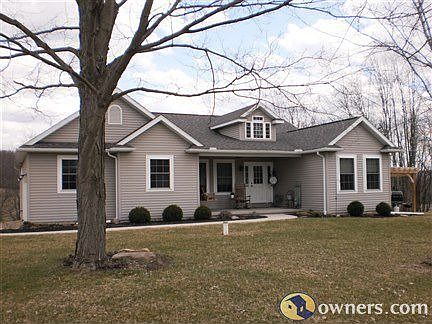 Must see !!!! New build in 2008. Open floor plan