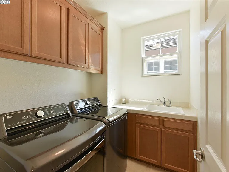 211 Kingfisher Ave — Photo 29
