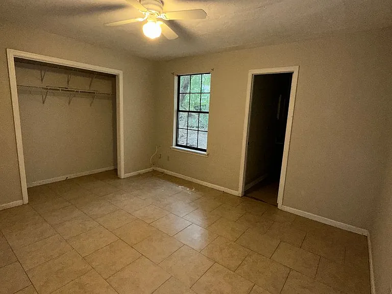 2320 Sylvan Ct — Photo 6