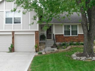 1424 S Sioux Dr, Olathe, KS 66062