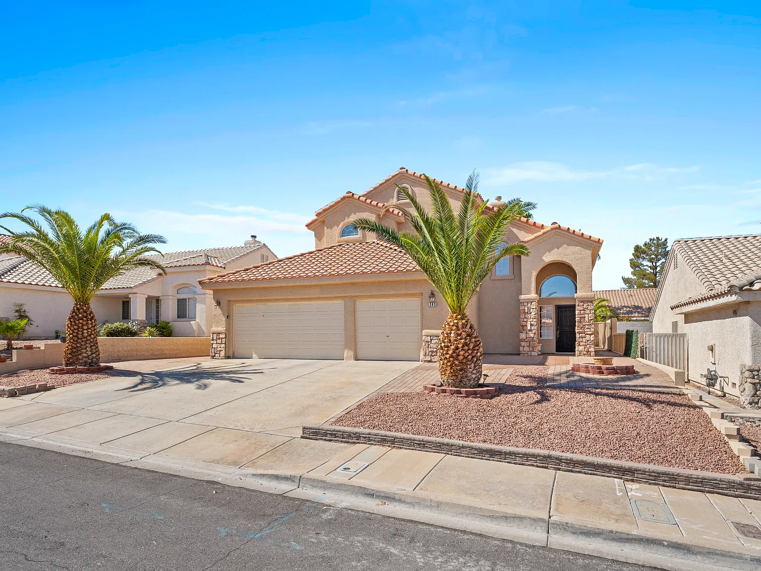 4 bed, 3.5 bath, 1738 sqft, $2,600 — Photo 2