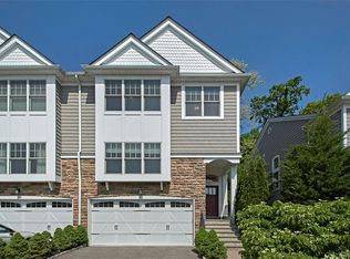 22 Hidden Ridge Ct, Scarsdale, NY 10583