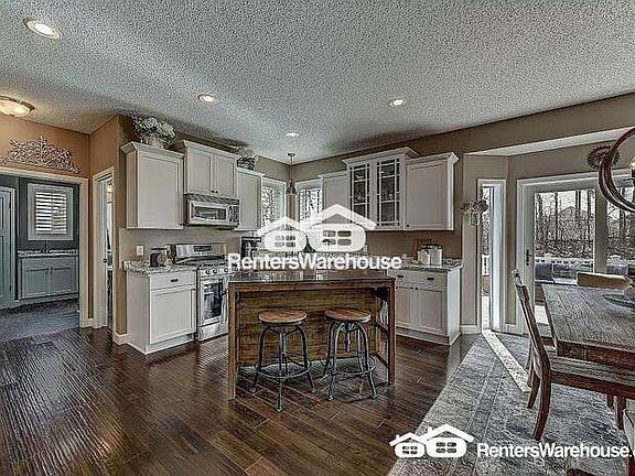 5th image of 8868 Whispering Oaks Trl
