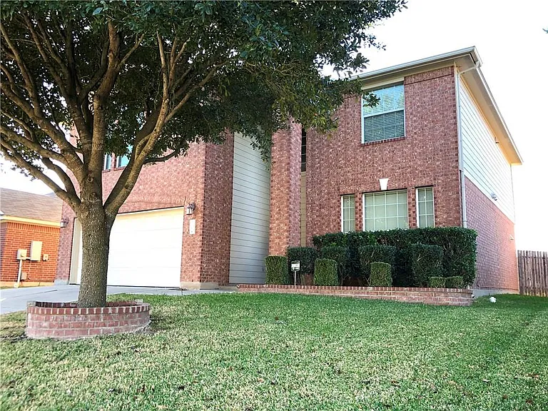 20625 Farm Pond Ln — Photo 1