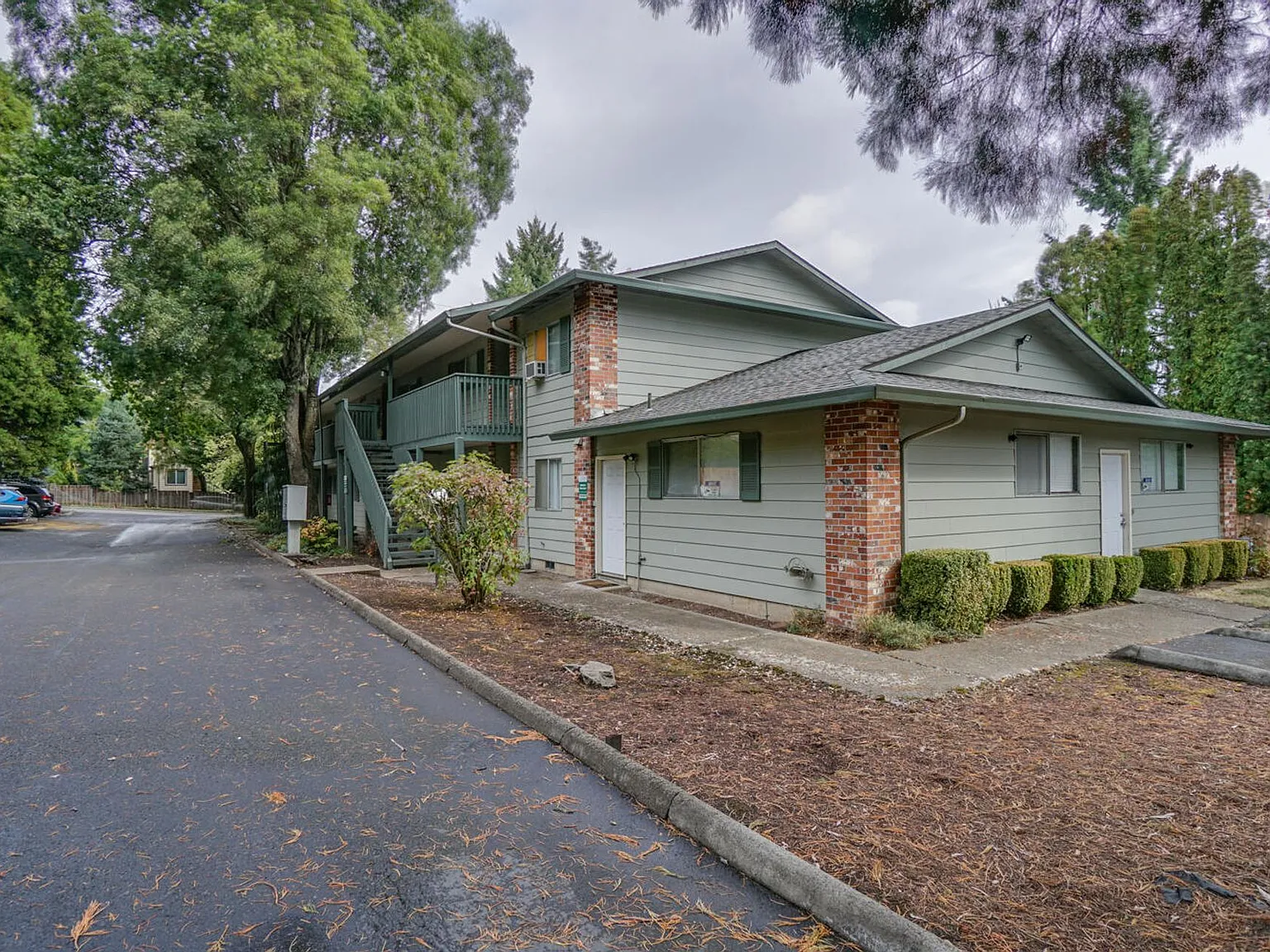 Charwin Court Apartments — Photo 4