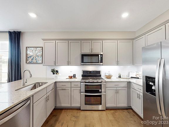 4th image of 726 Herlong Ave #8