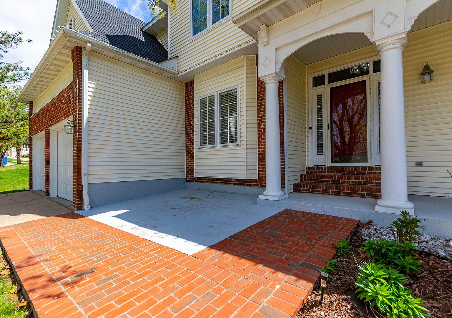 4 bed, 3.5 bath, 2807 sqft, $2,300 — Photo 3