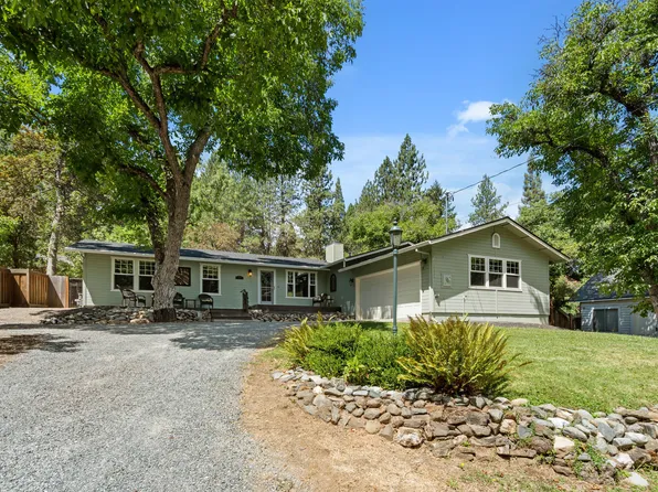 832 S 3rd St, Jacksonville, OR 97530