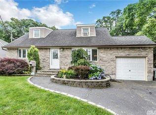 2538 Falcon St, East Meadow, NY 11554