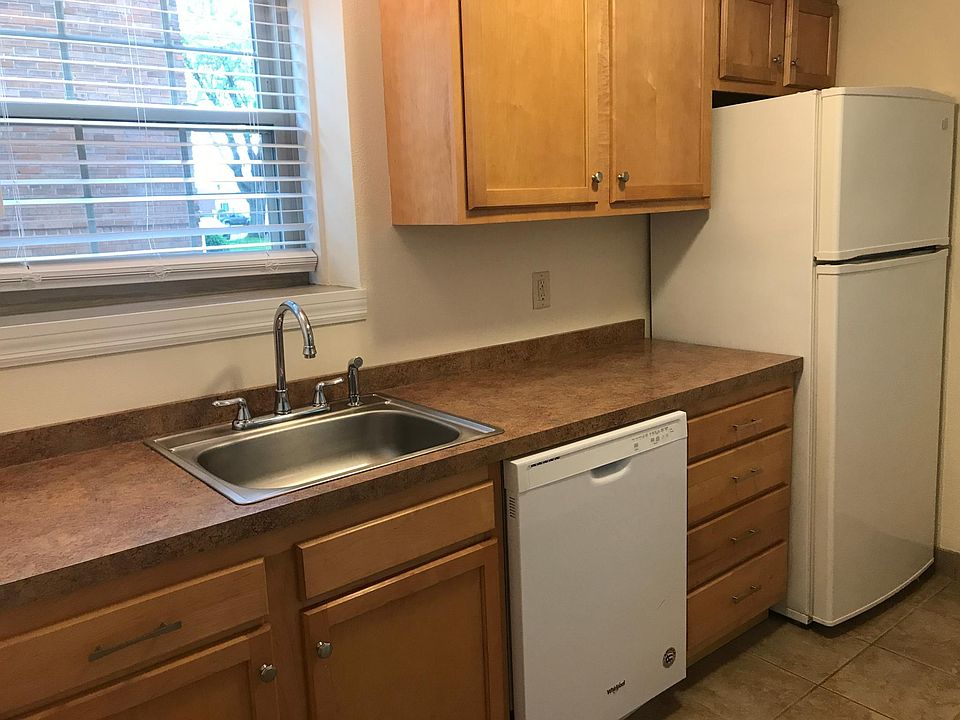 1st image of 90 Concord Dr APT 2
