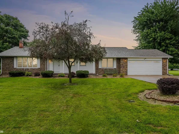 616 W Maple St, Stronghurst, IL 61480