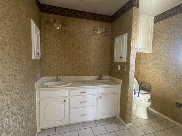 801 Skyline Dr, Borger, TX 79007