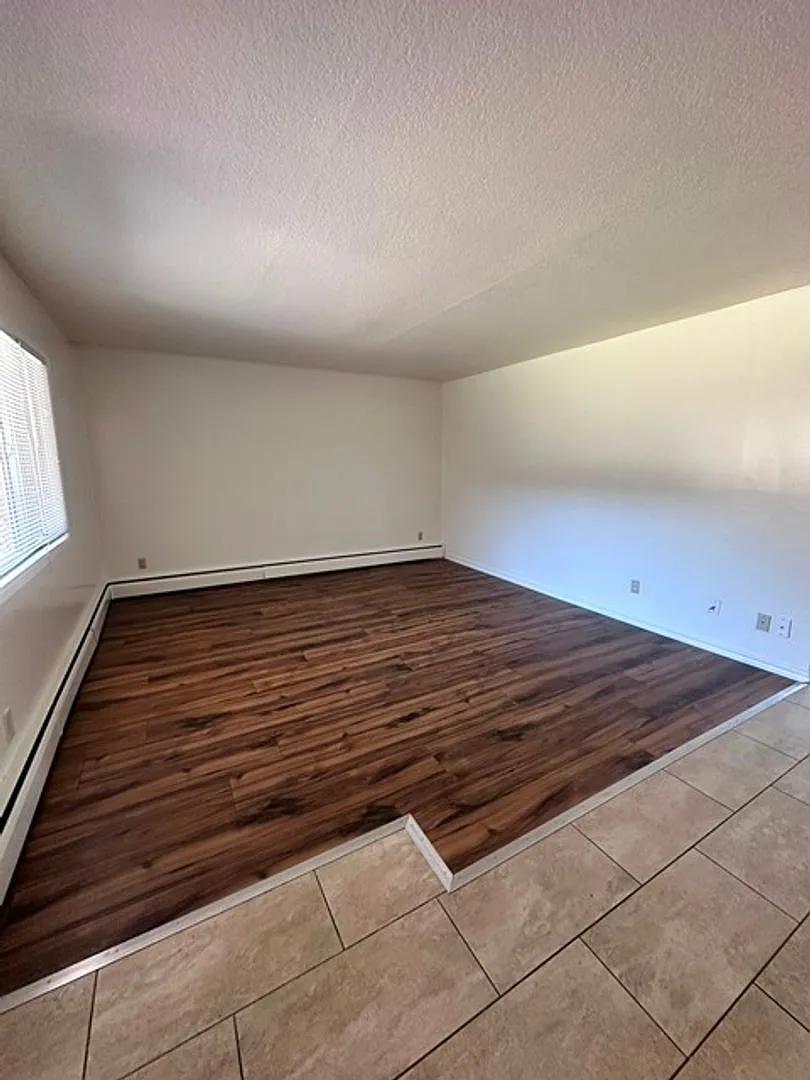Union Manor Apartments — Photo 2