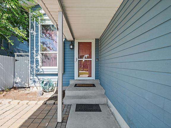 3rd image of 3041 S Roundtable Rd