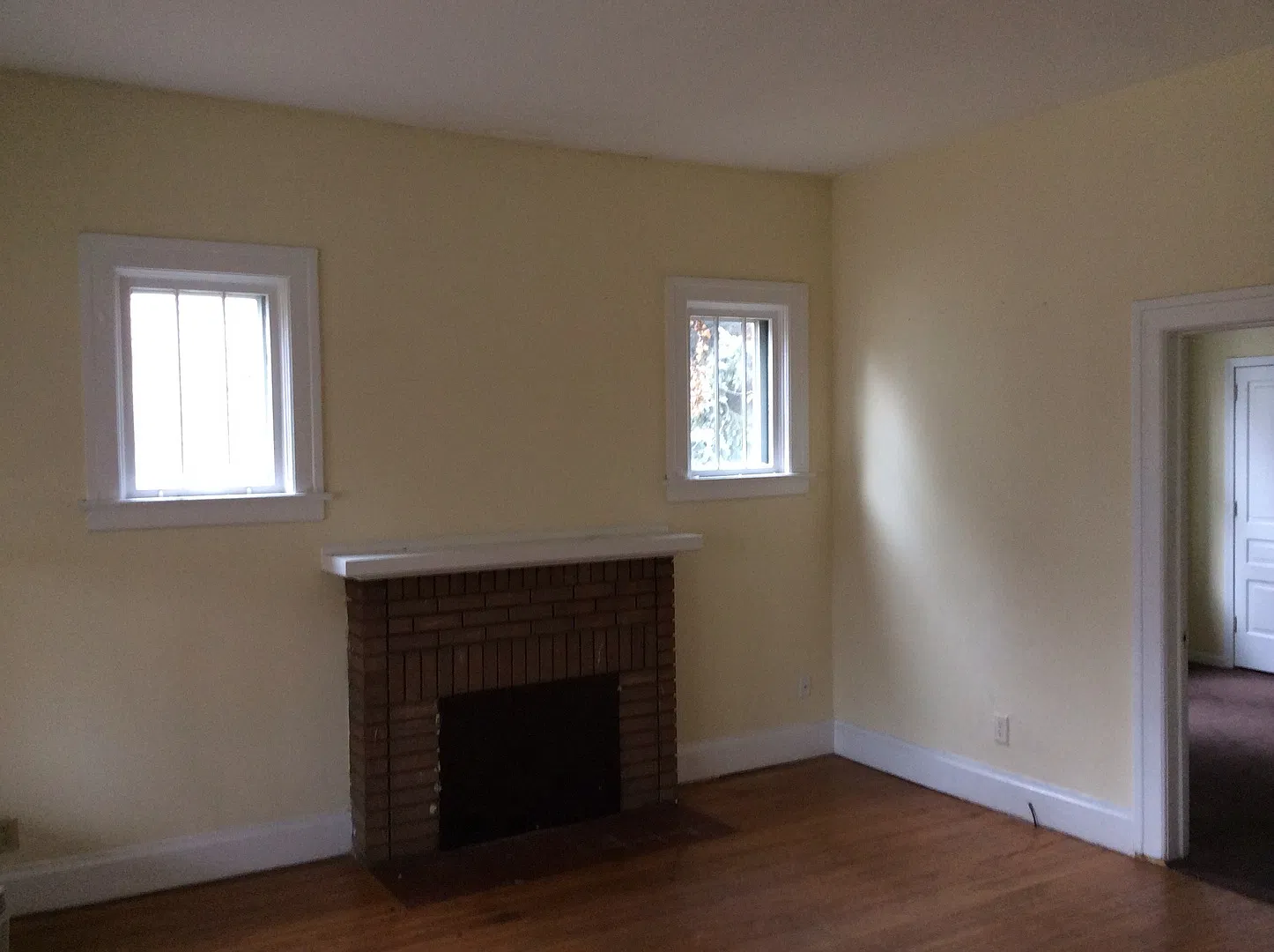 Comfortable one level home in Williams Woodland Historical District — Photo 3