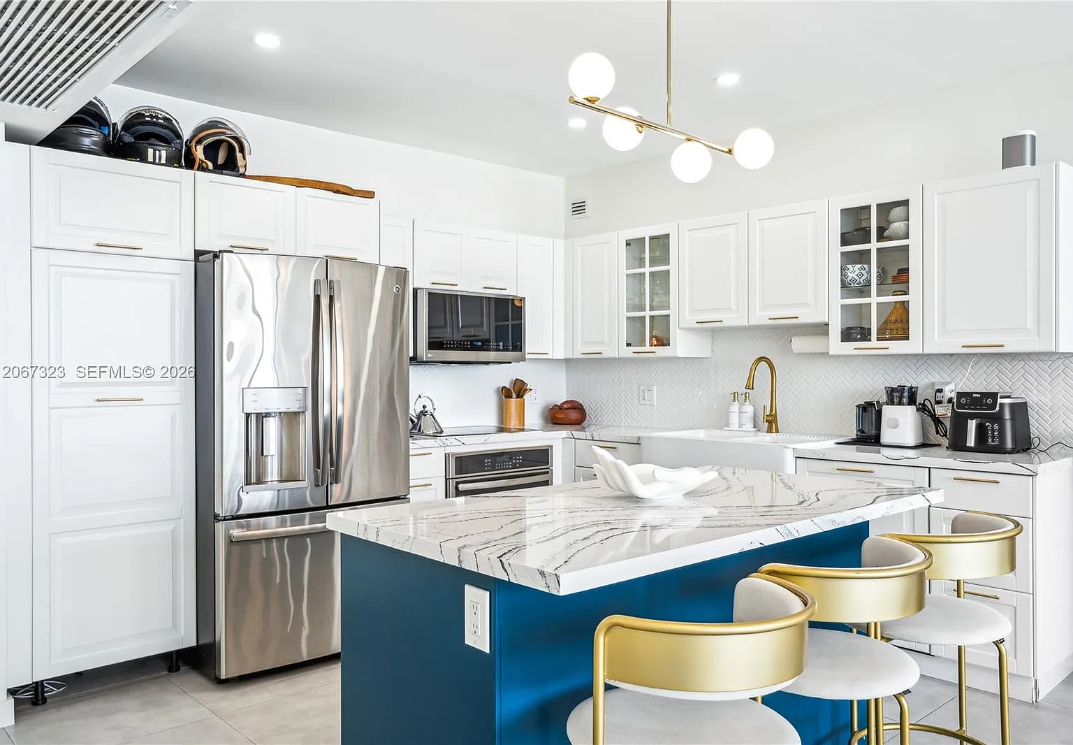Belle Plaza Condo — Photo 4