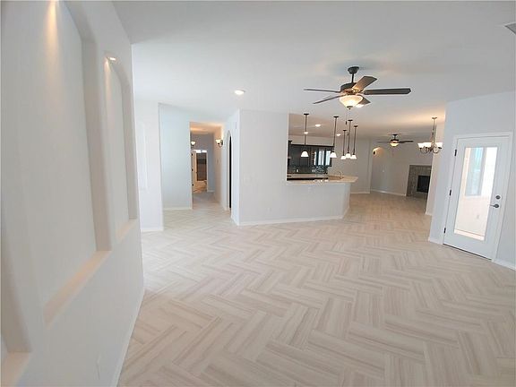 3rd image of 753 Gold Beach Dr