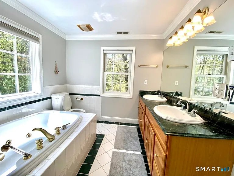 12 Carriage Hill Rd — Photo 15