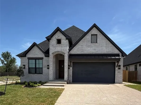 4733 N Stonecrest Ct, Bryan, TX 77808
