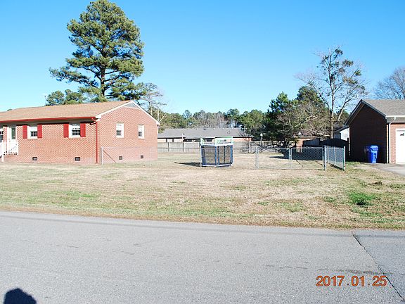 3rd image of 132 Beechwood Dr