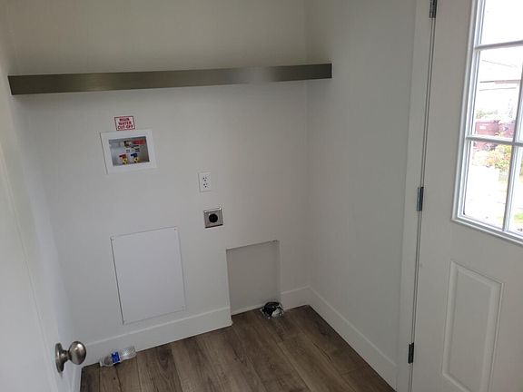 4th image of 4287 Corona Ave #A