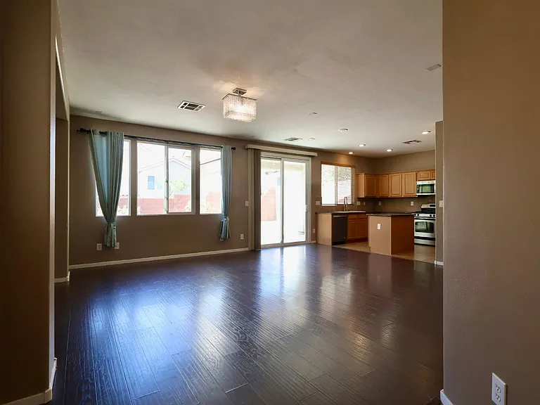 10643 Tray Mountain Ave — Photo 3