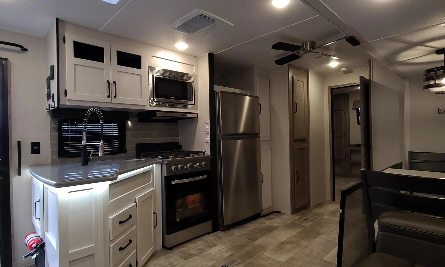 2 bed, 1.5 bath, 500 sqft, $1,800 — Photo 2