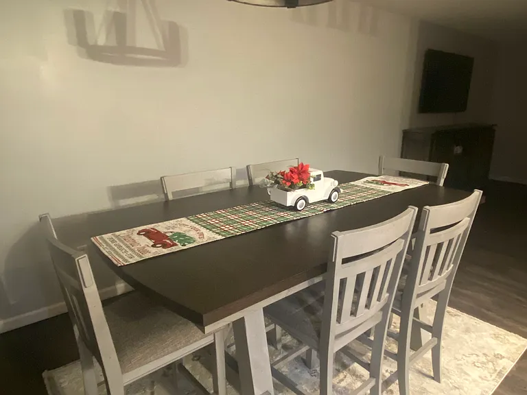 Eat in kitchen