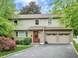 8 Woodlot Rd, Eastchester, NY 10709