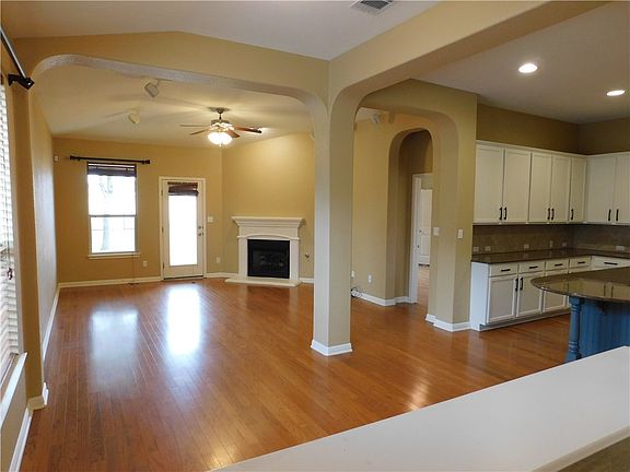 5th image of 1601 Greenside Dr