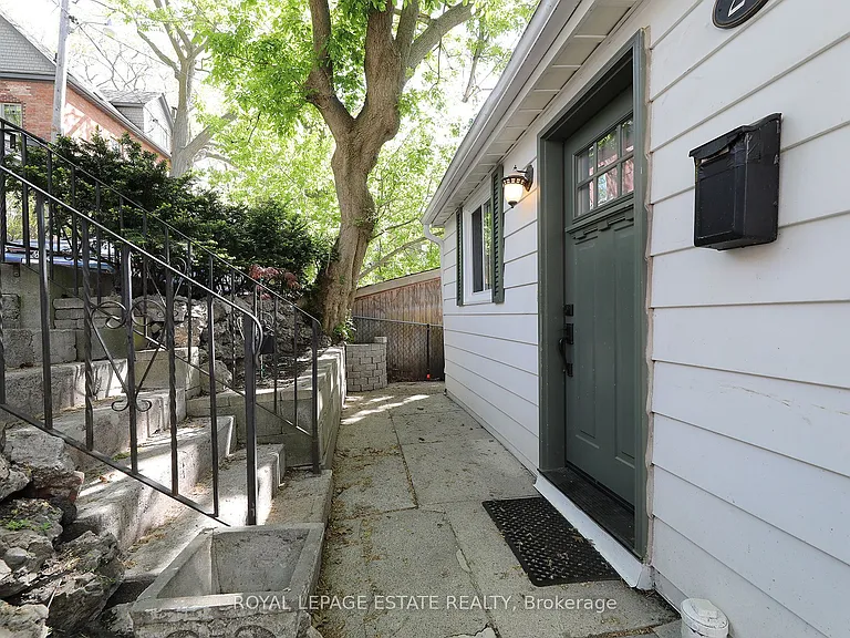 27 Sycamore Pl — Photo 2