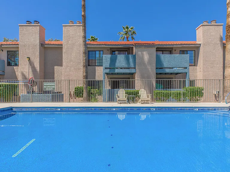 Peak at Oro Valley — Photo 24
