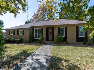 409 April Ave, Carmi, IL 62821