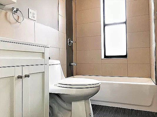 5th image of 3660 Waldo Ave #77