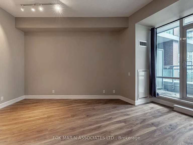 112 George St S #S403 — Photo 9