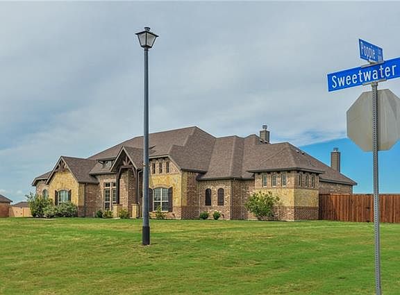 3rd image of 5821 Sweetwater Dr