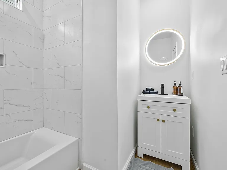 1089 Garibaldi St SW — Photo 6