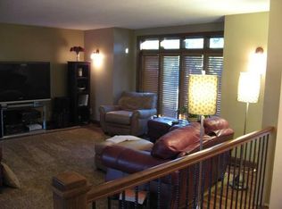 1355 Eide Cir, Arden Hills, MN 55112