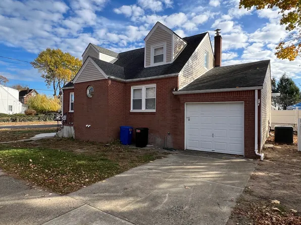 74 Bellevue Ave, Elmwood Park, NJ 07407