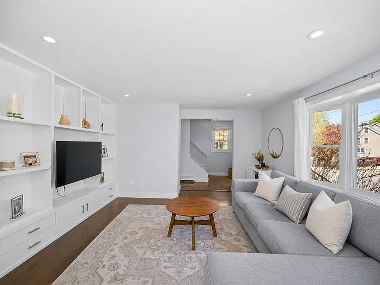 59 Wyvern St — Photo 3