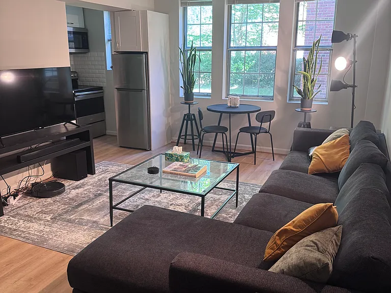 1742 N Rhodes St #300 — Photo 2